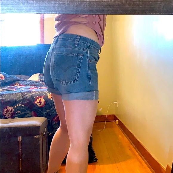 Vintage Levis Shorts in Classic Blue Wash - Picture 6 of 8